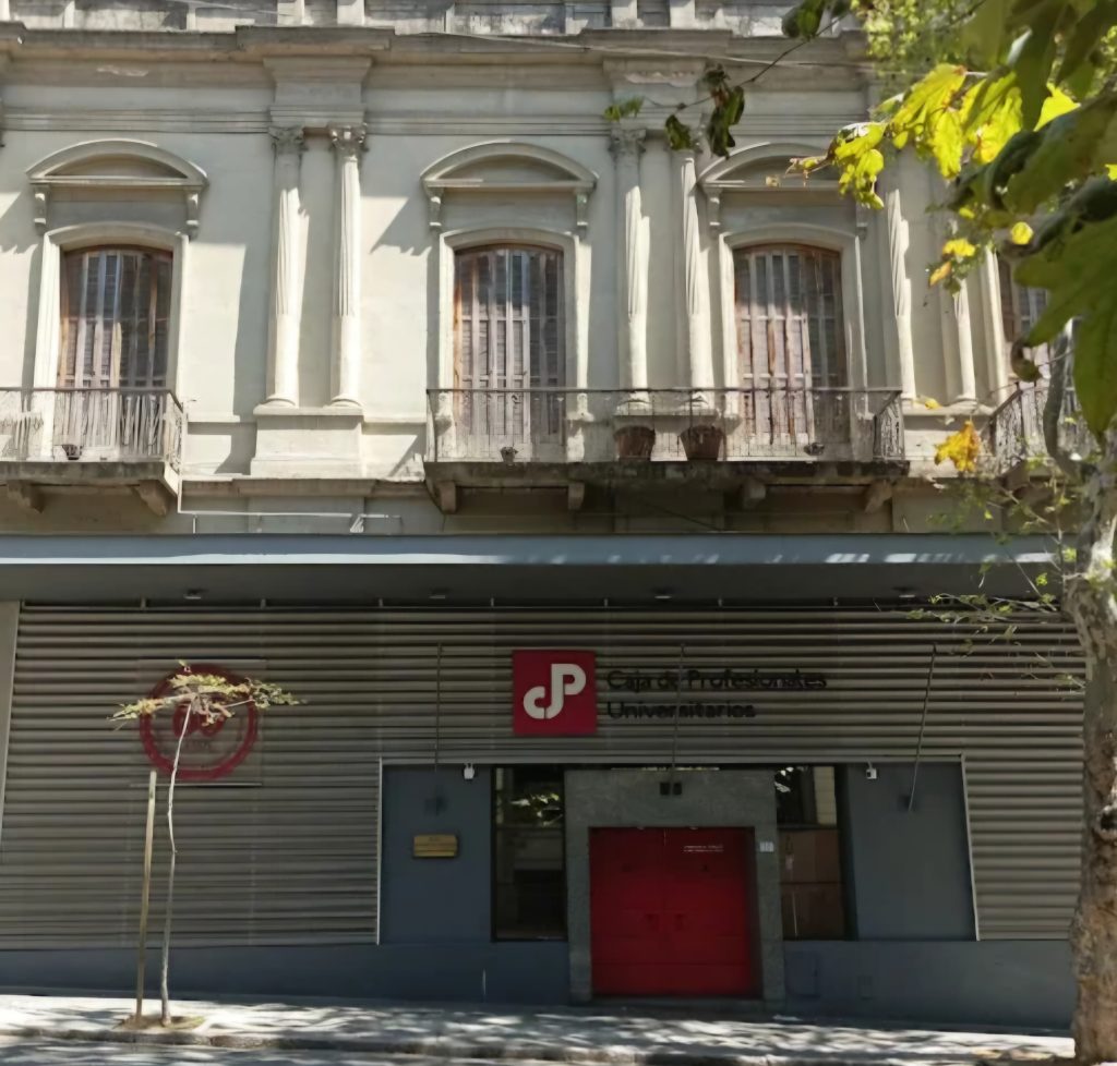 174000 profesionales y 190640 estudiantes universitarios expectantes por su Caja